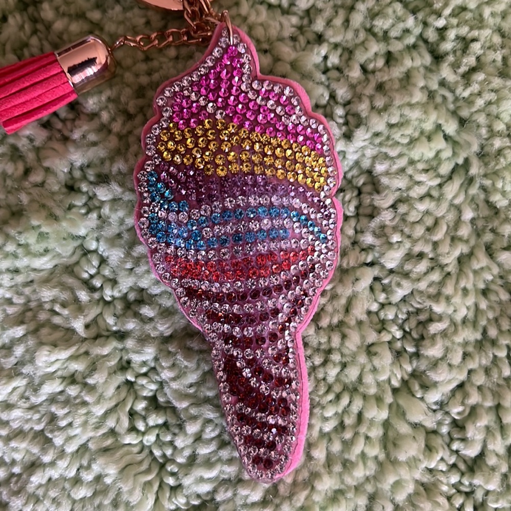 Icing key chain - Picture 3 of 3
